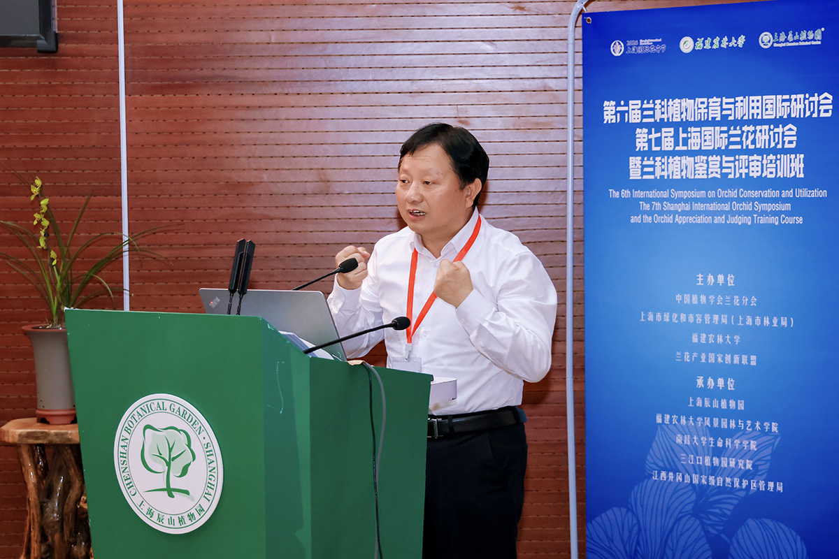 12兰思仁校长作报告.jpg 12兰思仁校长作报告.jpg